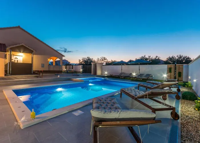 Lucija 비오그라드나모루