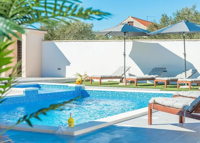 Vila Lucija *