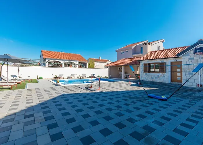 Lucija Biograd Na Moru