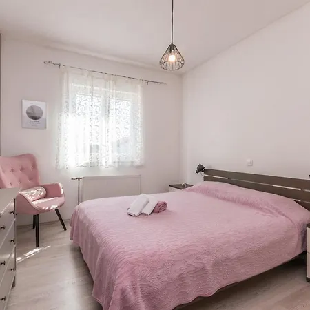 Lucija Villa *