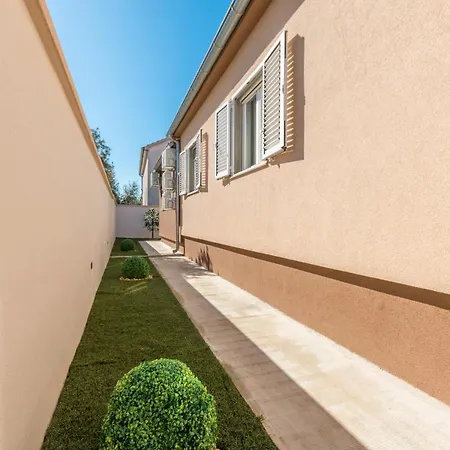 Villa Lucija *